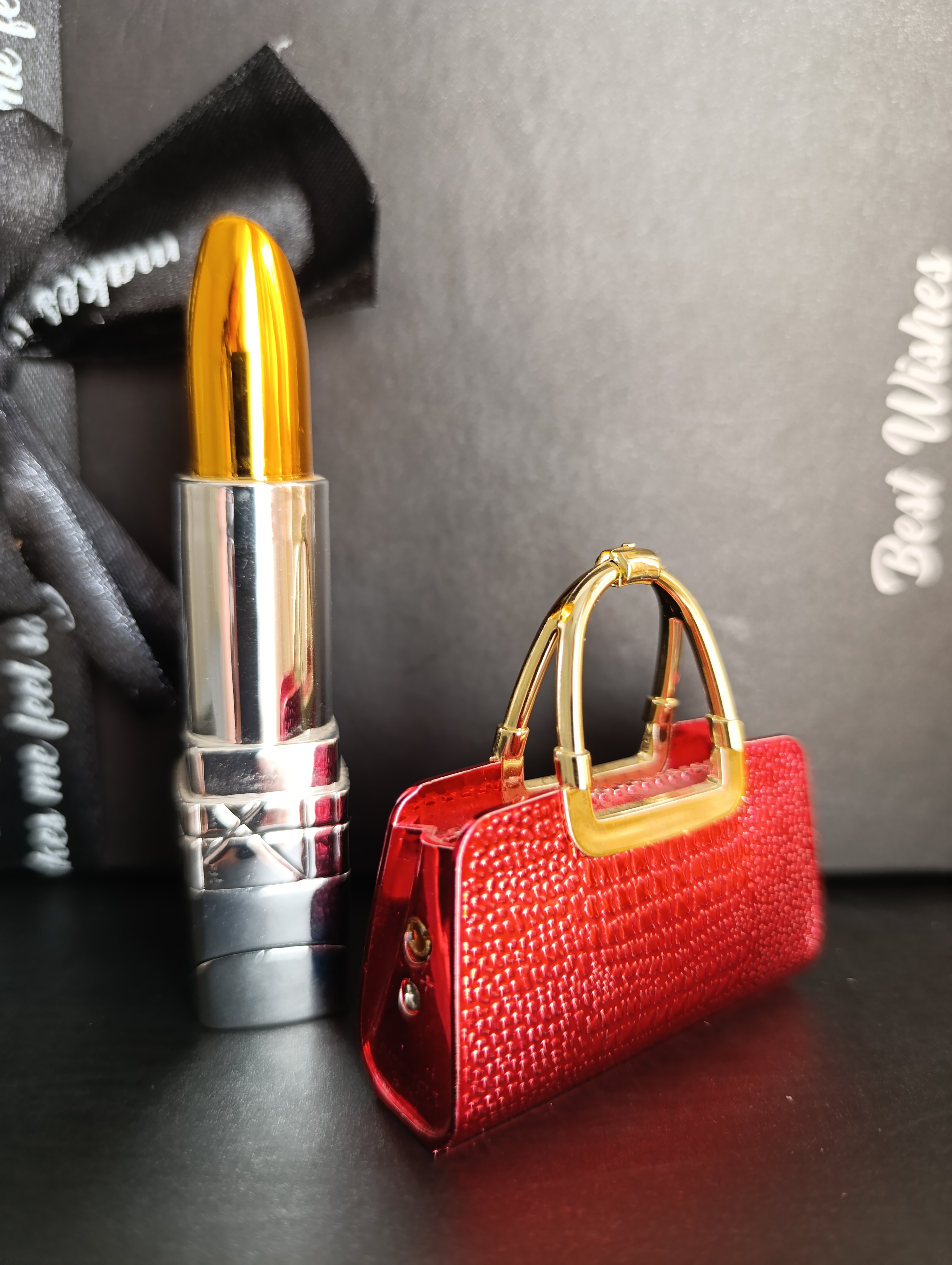 فندک کیف قرمز رنگ